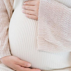 ” 翻译低声补🤓充：“🕠🗣他们说，我们看了💄助孕机构排行榜也学不会⭐